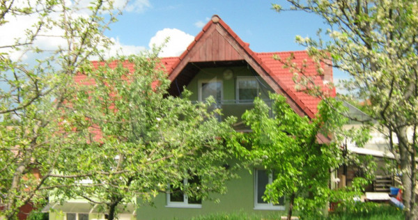 Casa individuala, 546 mp, 8 camere, 2 garaje, 2096 mp teren,