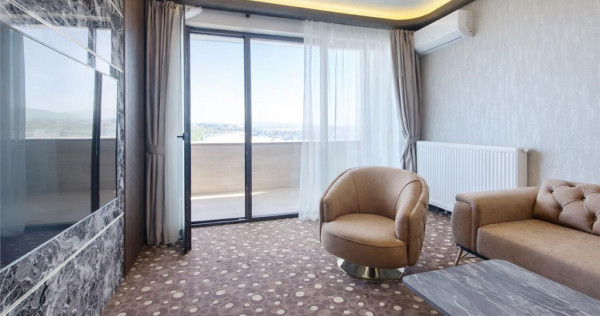 Lux Class, parcare, vedere panoramica zona Coresi, Tractorul