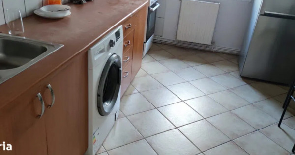 Apartament 3 camere, decomandat - zona Astra