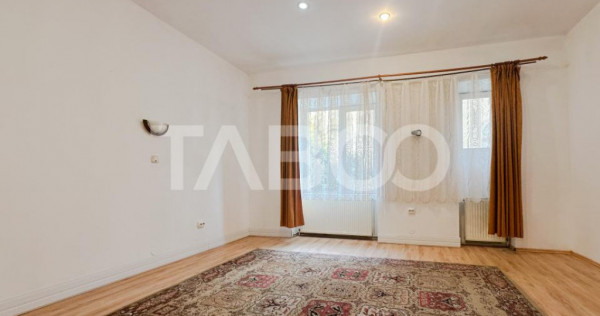 De vanzare apartament la casa cu cota pod si curt in cartier