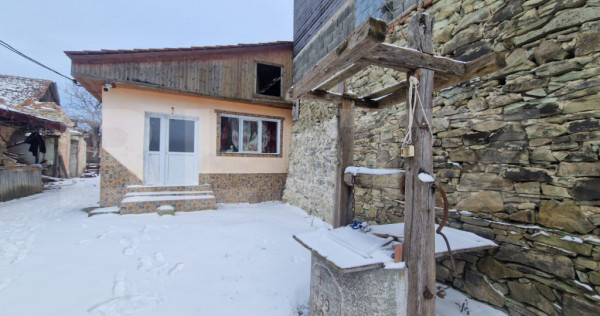 Casa parter teren 836 mp, 150 mp utili 2 corpuri , asfalt ,