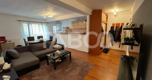 Apartament 2 camere de inchiriat etaj intermediar in Strand