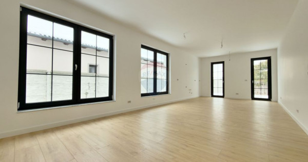 Vilă cu 4 camere de v&acirc;nzare &icirc;n Via Carmina