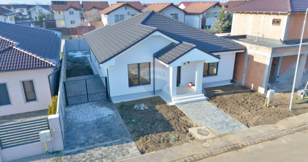 Vilă cu 4 camere de v&acirc;nzare &icirc;n Via Carmina