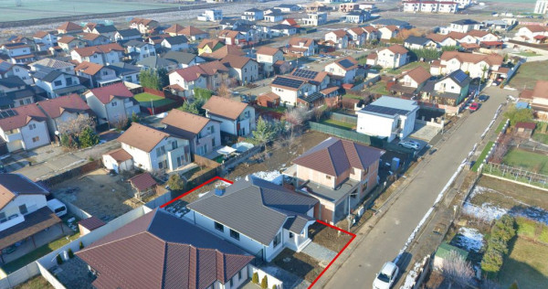 Vilă cu 4 camere de v&acirc;nzare &icirc;n Via Carmina