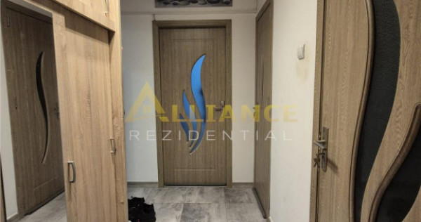De v&acirc;nzare apartament 3 camere - Decomandat, Etaj 1 - Bl...