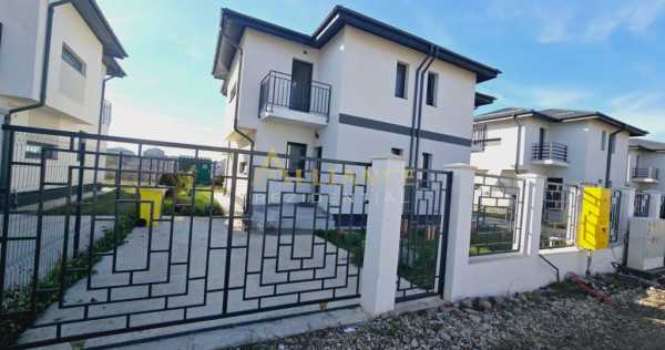 Vila tip duplex - 3 camere -2 bai - pod - 15 min de mers pe