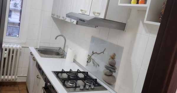 Vanzare apartament 3 camere.