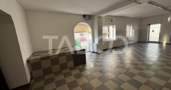 Spatiu comercial de inchiriat la casa 70 mpu la strada Crist