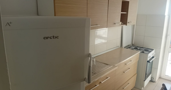 Apartament 2 Camere CENTRAL 48mp etaj 3 semimobilat centrala termopan