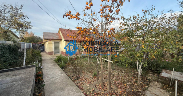 Caslita, casa + teren 800 mp , iesire la Lac