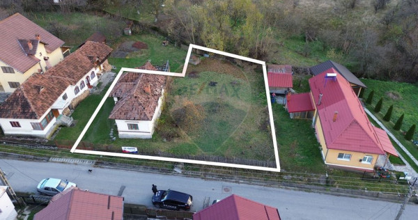 Casă si teren de v&acirc;nzare in Leresti la super preț