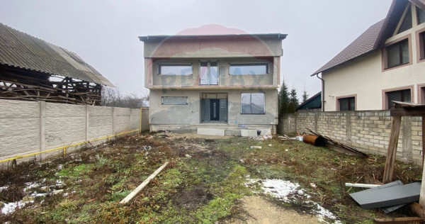 Casă / Vilă cu 4 camere de v&acirc;nzare, Nucet, Dambovita.