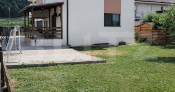 Casa individuala moderna cu panouri fotovoltaice, 600mp tere