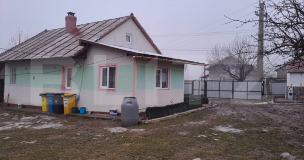 Casa parter, 72 mp utili, 1600 mp teren, zona Maritei