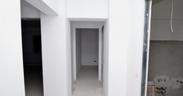 Apartament 3 camerele, Parter,cu balcon pe Viorele/Tineretului