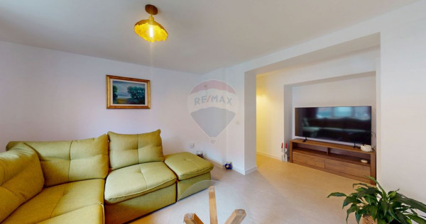 Casă / Vilă cu 9 camere de v&acirc;nzare &icirc;n zona Valea Cerb...