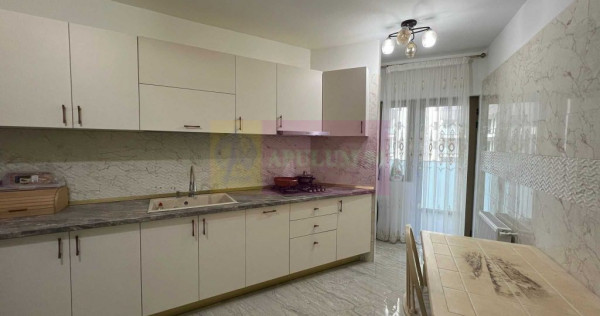 Apartament 3 camere, mobilat luxos, si loc de parcare la ...