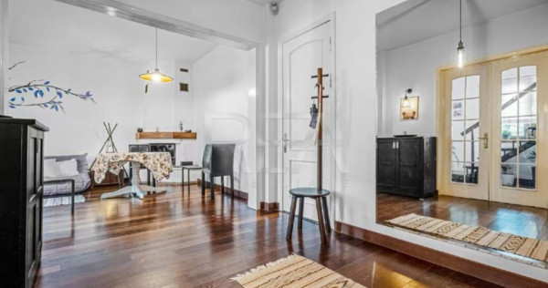 Apartament in vila cu garaj in zona Polona