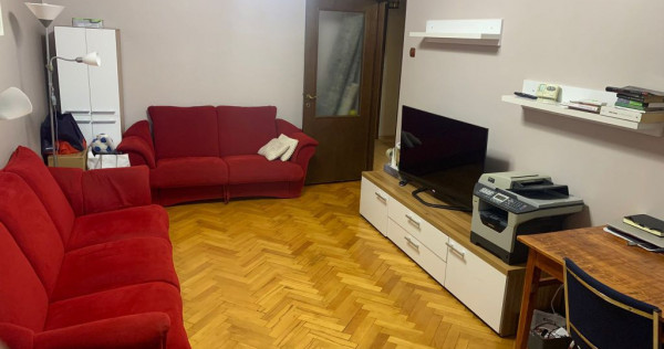 Apartament cu 3 camere &icirc;n zona, mobilat si utilat - Piat...