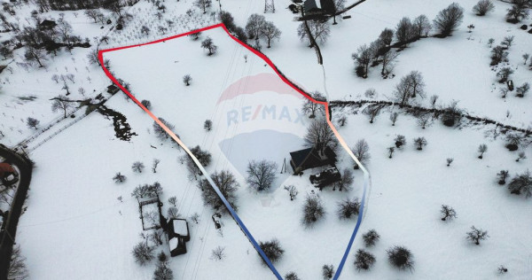 Teren 826mp in CAVNIC zona Pietrele Soimului cu o priveli...