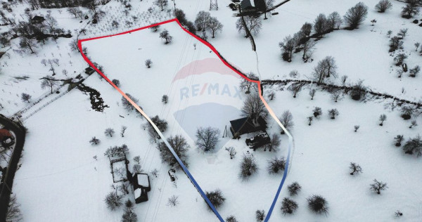 Teren 826mp in CAVNIC zona Pietrele Soimului cu o priveli...