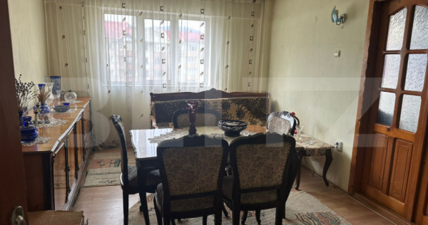 Apartament 3 camere de &icirc;nchiriat, 56 mp, Campeni