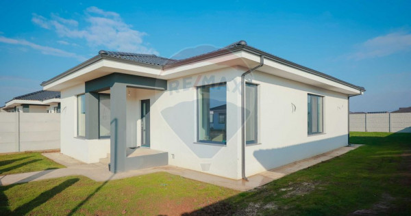 Casă pe nivel de v&acirc;nzare cu 3 dormitoare, 500 mp teren ...