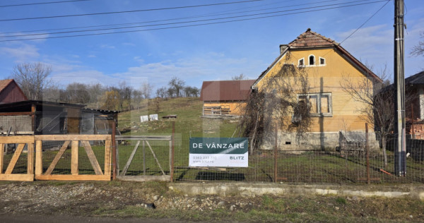 Casa cu teren 3.800 mp, cu 35 m front stradal, la 10 km de B