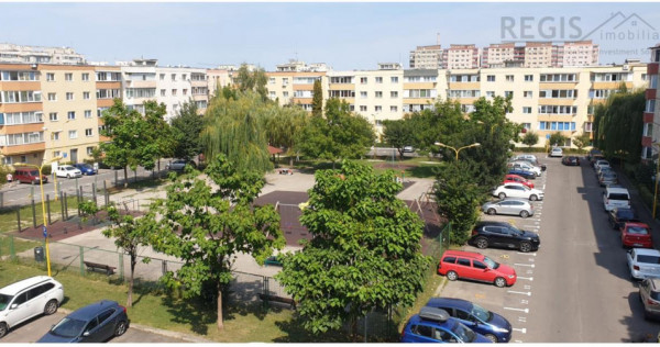 Apartament spatios 4 camere recent renovat Astra