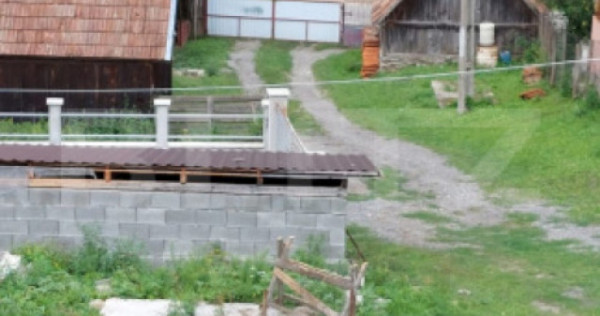 Teren (grădină) 420 mp cu garaj construit, Ocoliş