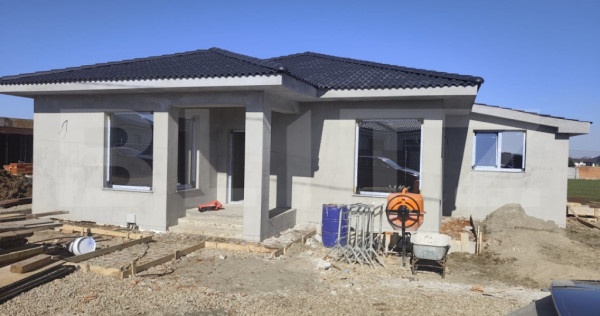 Casa individuala Santandrei cu placa de beton si gard imprej