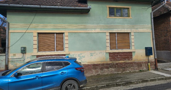 Casa Pietroasa -Bihor central,sosea , gaz, 2500 teren, dublu front