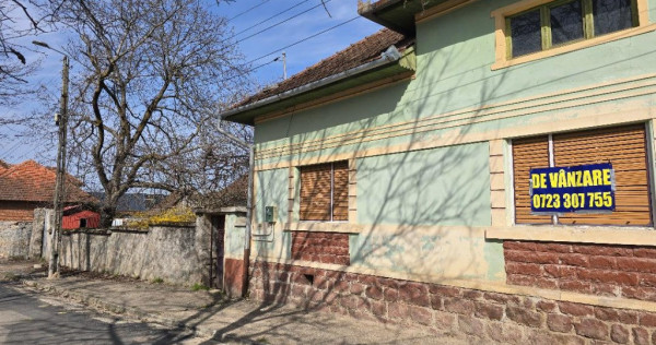 Casa Pietroasa -Bihor central,sosea , gaz, 2500 teren, dublu front