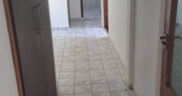 Apartament 3 camere, 70 mp, zona Garii