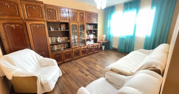 Apartament 3 camere decomandat-Piata Nicolina-etaj intermedi