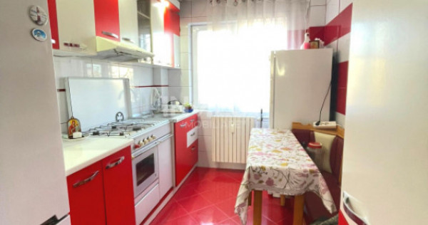 Apartament 3 camere decomandat-Piata Nicolina-etaj intermedi