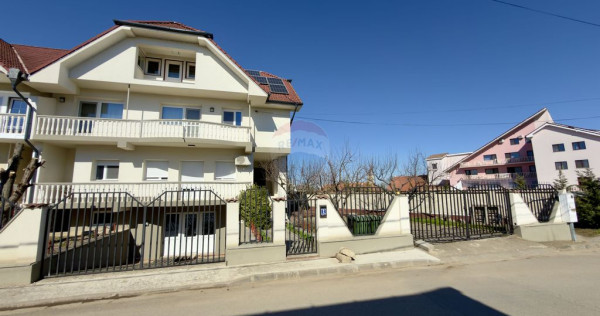 Casă / Vilă 8 camare cartier Beverly Hills Sanmartin