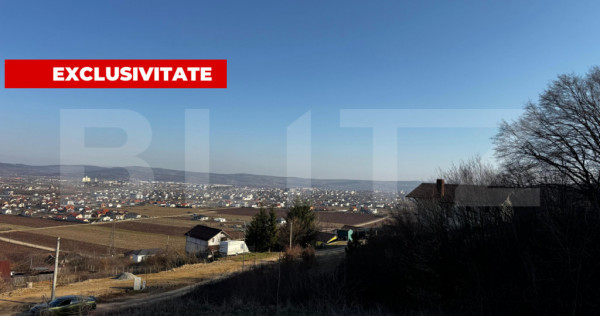 Teren intravilan cu suprafața utilă de 1100 mp, situat &icirc;n