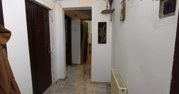 ???? Apartament 3 camere decomandat cu spațiu de depozitare