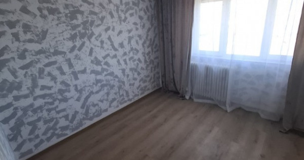 Cameră de cămin cu baie proprie,renovată complet