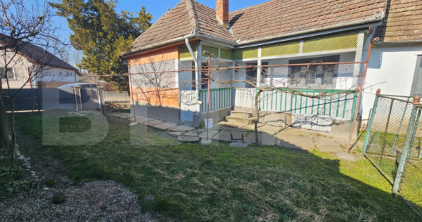 Casă din cărămidă, 4 camere, șură și curte mare &ndash; S