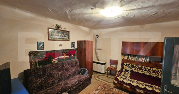 Casă din cărămidă, 4 camere, șură și curte mare &ndash; S