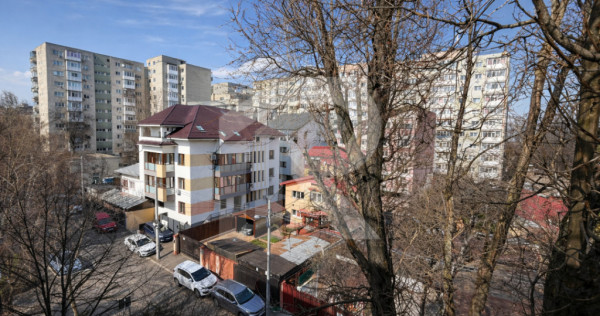 Apartament 3 camere DE INCHIRIAT &ndash; Str. Aleea Moinești, S