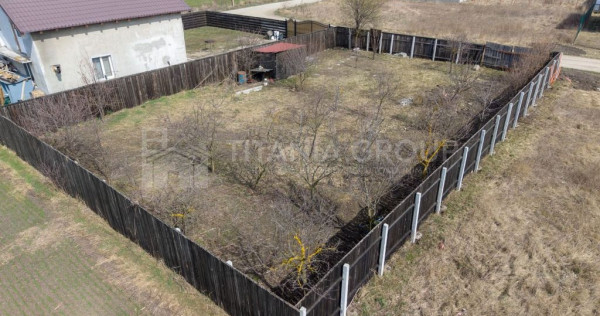 Teren 500 mp, &icirc;mprejmuit, curent și internet pe teren, ...