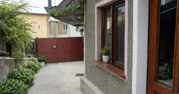 Casuta singura in curte, in Cetatea Medievala a Brasovului