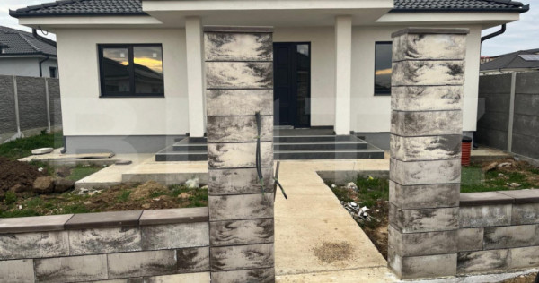 Casa individuala Oradea, zona linistita, cu gard imprejmuire