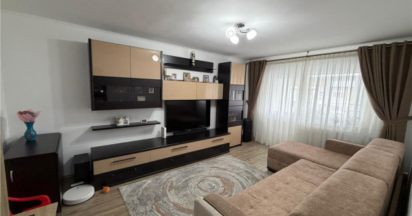 Apartament 2 camere, hol patrat, logie balcon, mobilat si