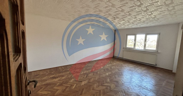 Vilă spațioasă D+P+E+M, 400 mp | Curte generoasă 400 ...