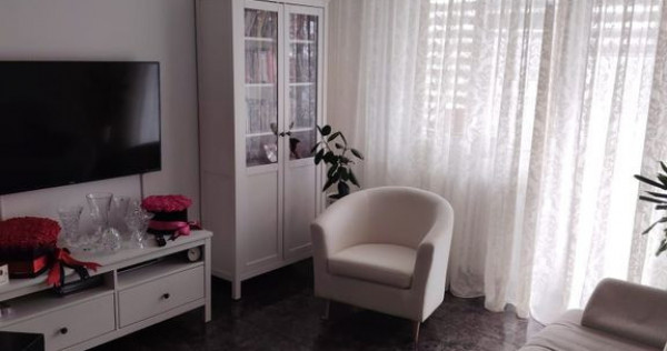 Tomis 1, apartament cu doua camere decomandate.
